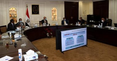 وزير الإسكان يتابع استعدادات توصيل خدمات الصرف للمناطق الريفية ضمن مبادرة "حياة كريمة"
