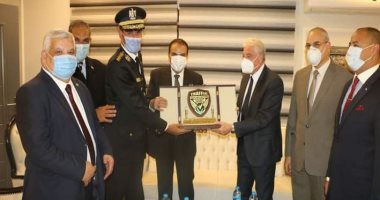 محافظ جنوب سيناء يقدم التهنئة لمدير الأمن بمناسبة عيد الشرطة.. صور