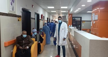 خروج 9 حالات من مستشفى العديسات للعزل بعد شفائهم من كورونا بالأقصر