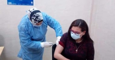 بدء تلقى الأطقم الطبية لقاح كورونا بمستشفيات الوادى الجديد.. صور