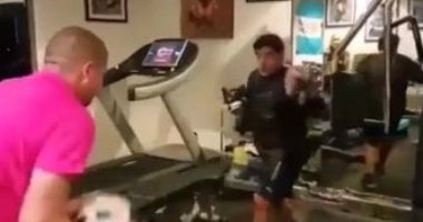 تمرين الوداع.. صحيفة أرجنتينية تنشر آخر فيديو لـ"مارادونا" فى الجيم قبل وفاته