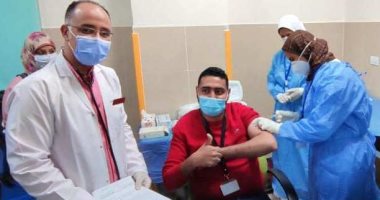 الأقصر تواصل تقديم لقاحات كورونا للأطباء بمستشفيات العديسات والحميات