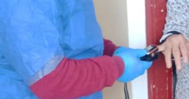 فرق الرعاية الأساسية تتابع حالات العزل المنزلى لمرضى كورونا بالبحيرة.. صور