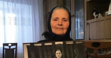شاب يبحث عن أشخاص رآهم في صور عمرها 50 عامًا.. وجد منهم 6.. ألبوم صور