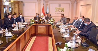 وزيرا قطاع الأعمال والإنتاج الحربي ورئيس العربية للتصنيع يبحثون إنشاء مصنع إطارات 