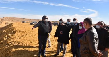 نائب وزير الاسكان يتفقد مشروعات الصرف الصحي بمدينة القاهرة الجديدة 