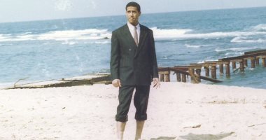 أشرف عبد الباقى يستعيد شبابه بـ"بدلة" أمام البحر من كواليس آيس كريم فى جليم