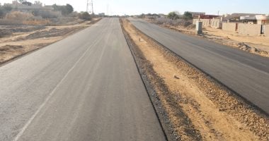 محافظ الجيزة يكشف عن تطوير ورصف عدة طرق بالواحات.. صور