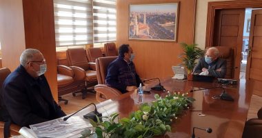محافظ بورسعيد يتابع معدلات العمل بعدد من المشروعات الخدمية
