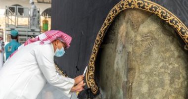 رئاسة الحرمين تجرى صيانة لكسوة الكعبة للحفاظ على رونق بيت الله الحرام.. صور