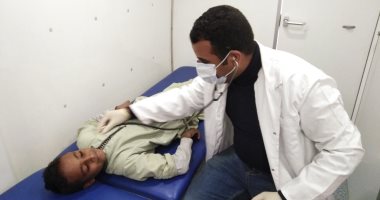 توقيع الكشف المجانى على 4051 مواطنا خلال قوافل الصحة بأسوان.. صور