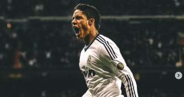 ليفربول يبدأ التفاوض مع فاران مدافع ريال مدريد لضمه فى الصيف