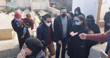 أهالى البحيرة يشيعون جنازة المخرج الكبير فهمى الخولى.. ابنة الفقيد تطالب محبيه بالدعاء له.. ومطالبات بإطلاق اسم الفنان الراحل على أحد المعالم الفنية.. ووزيرة الثقافة: علامة فارقة فى تاريخ المسرح.. فيديو وصور