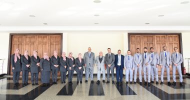 محافظ بورسعيد يلتقى بالعاملين بمركز الخدمات الاستيرادية.. صور