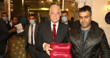 محافظ جنوب سيناء يكرم المشاركين فى مهرجان الهجن الثانى بشرم الشيخ.. صور