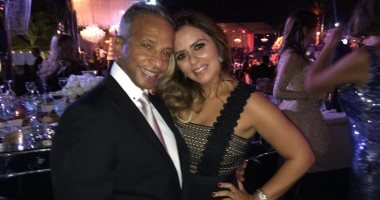 مها الصغير حزنا على والدها: الدنيا وقفت.. والسقا: الله يرحمك يا أبويا.. صور