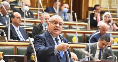 النائب خالد أبو نحول معاتبا وزير النقل: "كان نفسى اسمع عن قنا منك؟"