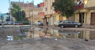 أهالى شارع الكهف بالغردقة يشكون سوء الصرف الصحى.. والشركة تستجيب