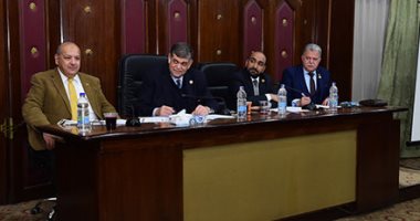 رئيس لجنة الصحة بـ"النواب": دخول مصر موجة ثالثة من إصابات كورونا أمر وارد.. صور