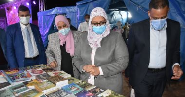 نائبة محافظ أسوان تفتتح فعاليات البرنامج الثقافى والفنى للمسارح المتنقلة