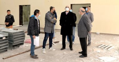 رئيس جامعة المنصورة يتفقد تجهيز مراكز الاختبارات الالكترونية بالكليات.. صور