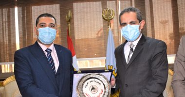 محافظ الغربية يستقبل رئيس الجهاز التنفيذى لهيئة تعليم الكبار ومحو الأمية
