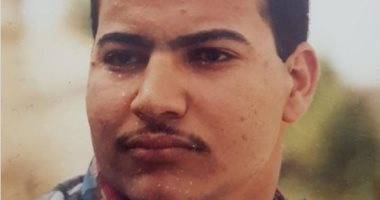 بيومي فؤاد يسترجع أيام الدراسة بصورة من دولاب الذكريات