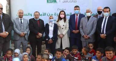 أهالى قرية الديسمى بالصف يتسلمون منازلهم الجديدة بعد إعادة إعمارها.. صور