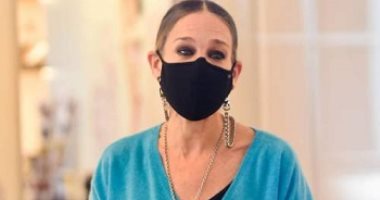 سارة جيسيكا باركر بإطلالة رياضية أنيقة فى متجرها.. ممكن تروحى شغلك كده؟