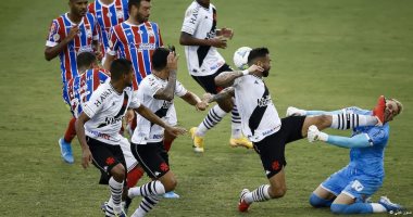 حارس فريق باهيا ينجو من الموت بعد إصابة مروعة بالدوري البرازيلى