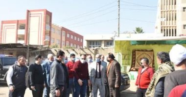 محافظ الشرقية يأمر بتطهير ورفع المخلفات من مصرف سنهوا بمنيا القمح.. صور