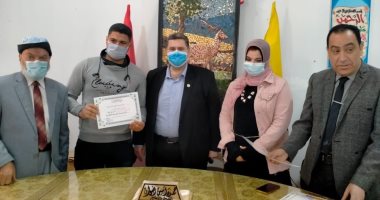 تكريم المعلمين المشاركين بمبادرة تجميل مديرية التربية والتعليم بشمال سيناء 