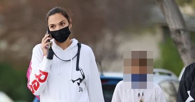 نجمة Wonder Woman فى أحدث ظهور مع ابنتها "ألما" بشوارع كاليفورنيا