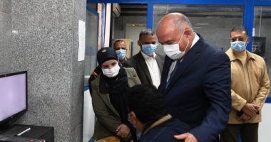 محافظ قنا يتفقد مقر وحدة استرداد أراضى أملاك الدولة