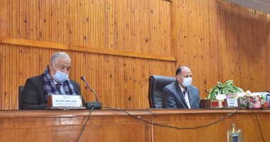 محافظ أسيوط يناقش مشروع تحديث مخططات التجمعات العمرانية بمركز البداري