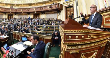 وزير الإسكان يطالب النواب بالتعاون لتلبية احتياجات المواطنين وتحسين ظروفهم.. صور