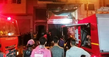 السيطرة على حريق اندلع فى محل منظفات بالإسماعيلية.. صور