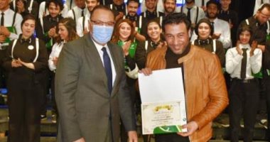 محافظ الشرقية يكرم خريجى مشروع ابدأ حلمك بقصر ثقافة الزقازيق