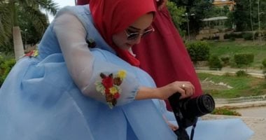 هاجر لم تلتحق بالجامعة فاستغلت شغفها بالتصوير وتصميم الأزياء لرسم مستقبلها