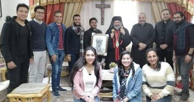 الأنبا توما مطران الكاثوليك فى سوهاج يبحث دور الشباب بالكنيسة