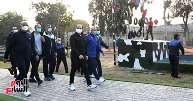 التفاصيل الكاملة للقاء الرئيس بأسر طلاب الكلية الحربية.. السيسى: من يتصدى لحماية بلده وشعبه إنسان عظيم وشريف ومخلص وأمين.. تفتكروا بلد فيها أُسر بتقدم بدل الشهيد واحد واتنين ممكن تضيع؟