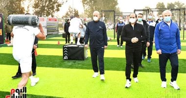 الرئيس السيسي يتفقد الأنشطة التدريبية للطلبة الجدد بالكلية الحربية ويلتقى أسرهم