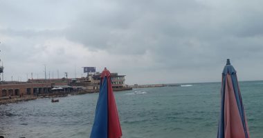 سحب كثيفة تغطى سماء الإسكندرية وانخفاض فى درجات الحرارة.. فيديو وصور