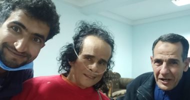 تحسن الحالة الصحية للفنان على حميدة ويطلب السهر مع بعض أصدقائه