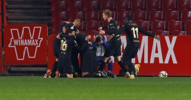 كل أهداف الأربعاء.. ليفربول يسقط أمام برايتون وبرشلونة ينجو بصعوبة من غرناطة