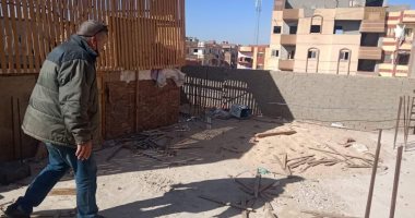 إزالة عشش طيور ودواجن أعلى أسطح العمارات بضواحى بورسعيد