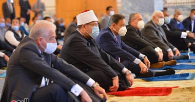 وزير الأوقاف ومحافظ جنوب سيناء وكرم جبر يفتتحون دورة الإعلام الدينى بشرم الشيخ.. مختار جمعة يخطب الجمعة من مسجد السلام.. ويؤكد: الحرب المعاصرة حرب وعي وذاكرة.. الخونة والجواسيس جزاؤهم القتل بنص القرآن.. صور
