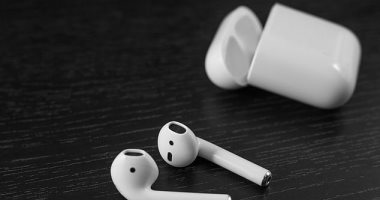 كيفية تشغيل ميزة إلغاء الضوضاء النشطة لسماعة AirPod واحدة