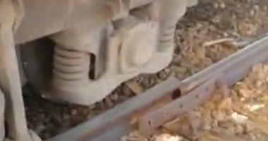 فصل الجرار وعربتين من قطار المنوفية لإعادة تشغيل الحركة.. صور  