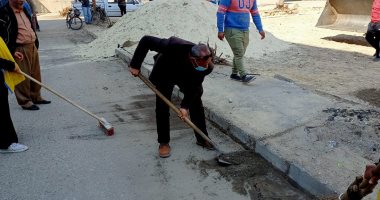 رئيس حى ثالث الإسماعيلية يشهد إطلاق مبادرة نظف وإزرع بالحى.. صور